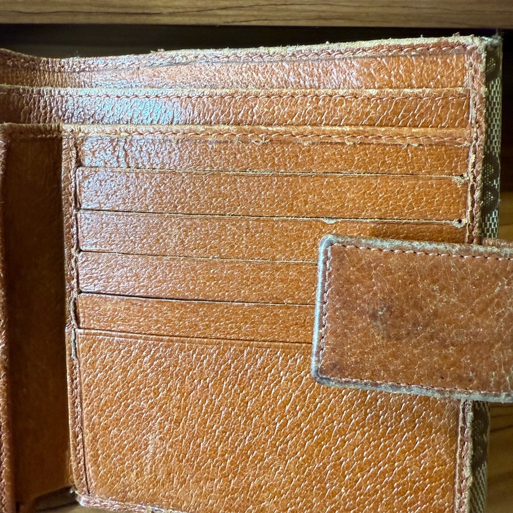 Gucci Beige and Brown Monogram Wallet - Picture 9 of 12